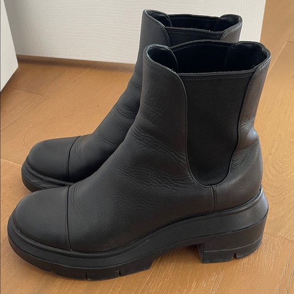 Stuart Weitzman Norah Lug Sole Chelsea Boots - Picture 8 of 16